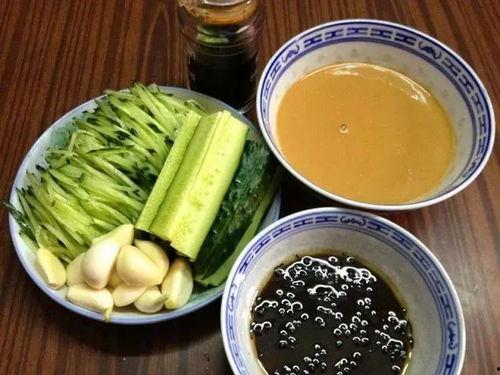 河南人吃瓜蘸芝麻酱视频,吃瓜蘸芝麻酱，传统与创新完美融合